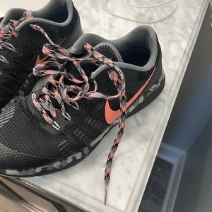 7 1/2 woman’s Nike tennis shoes